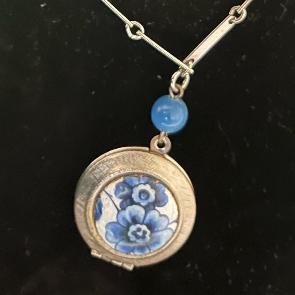 Park Lane Locket Silver Tone Necklace with Enamel Blue and White Flowers 22"